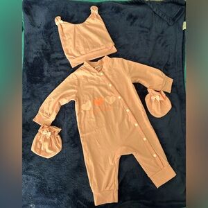 New without tags, Infants button up with hat